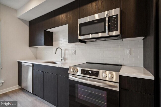 Building Photo - 3449 Scotts Ln Unit 310