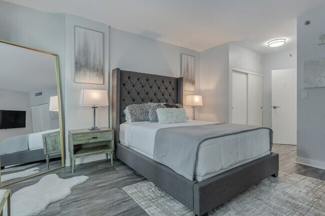 Photo - 425 W Beech St Unit 325