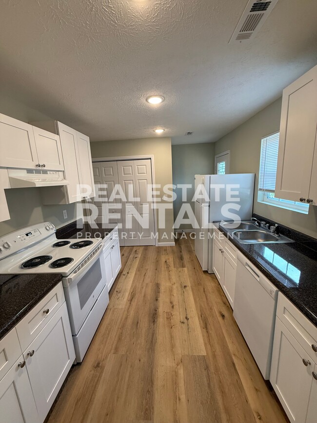 Photo - 1501 Van Buren Ave