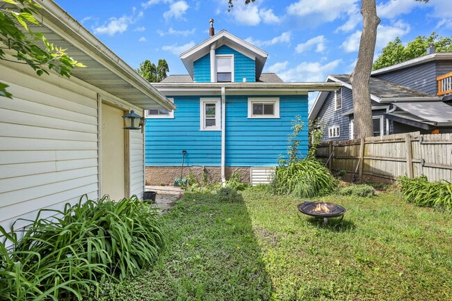 Photo - 217 N 6th St