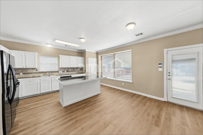 3872 Willie Mays Ln