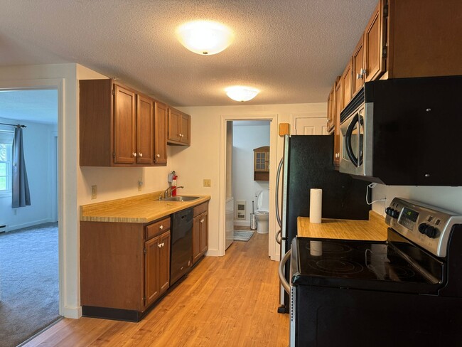 Photo - 2 bedroom condo 3.5 miles from Dartmouth