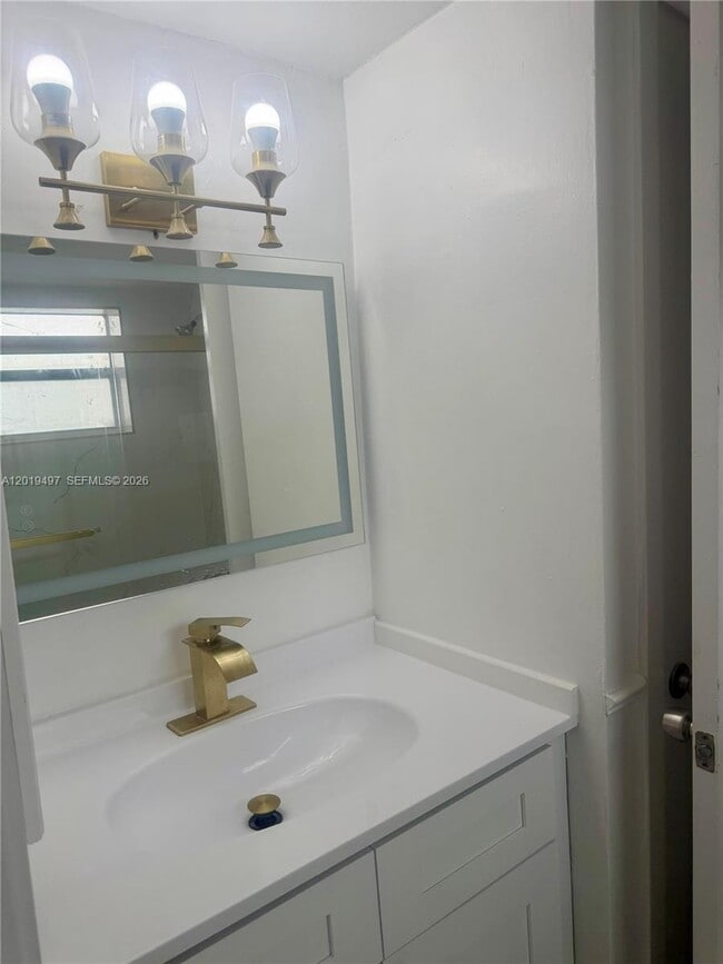 Building Photo - 3700 NW 62nd Ave Unit 207