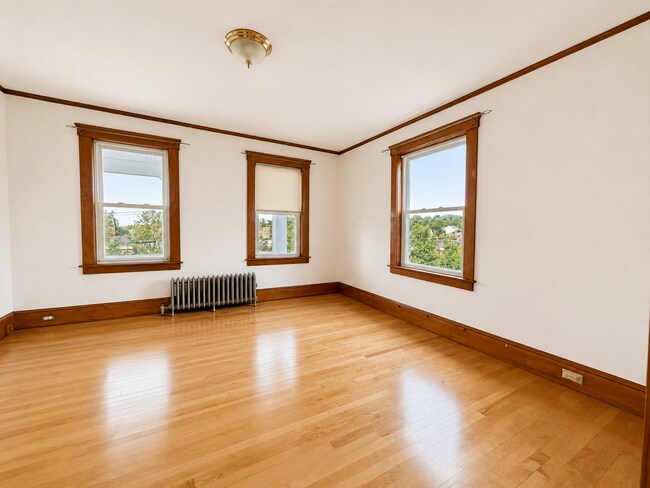 Family room - 93 Pleasant St Unit Pleasant