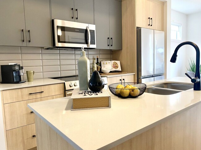 Photo - 9805-9153 153 St NW Unité MAIN 9805