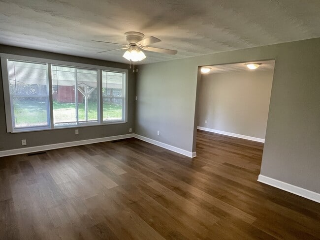 Photo - 1377 S Maple Ave