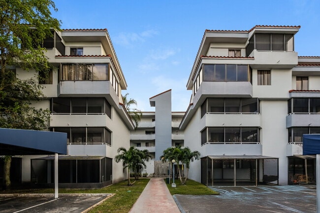 Building Photo - 8205 SW 152nd Ave