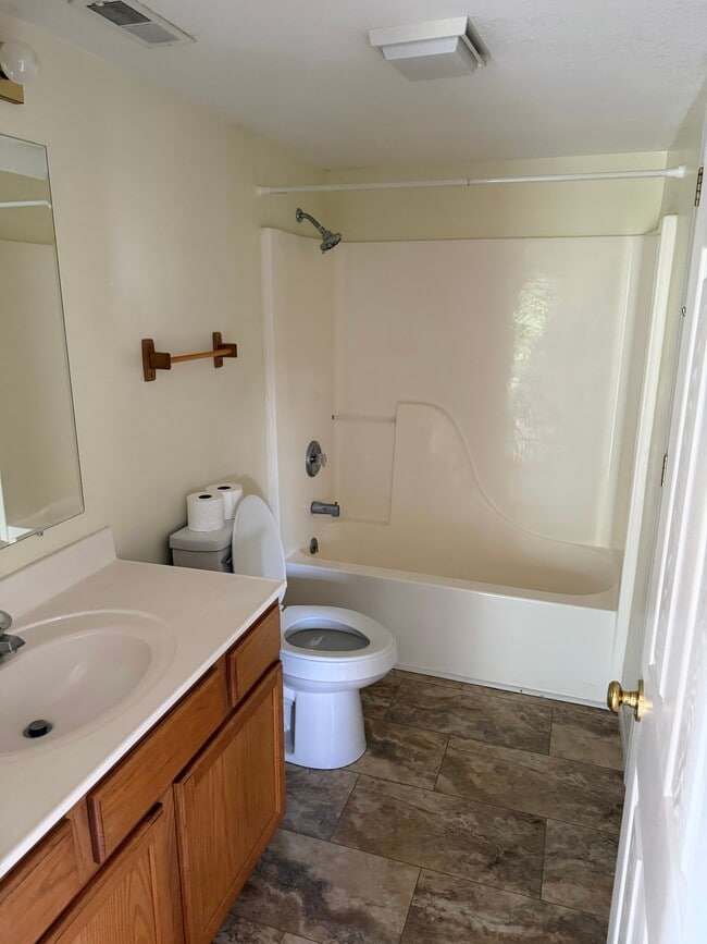 Photo - 406 Morgan Dr
