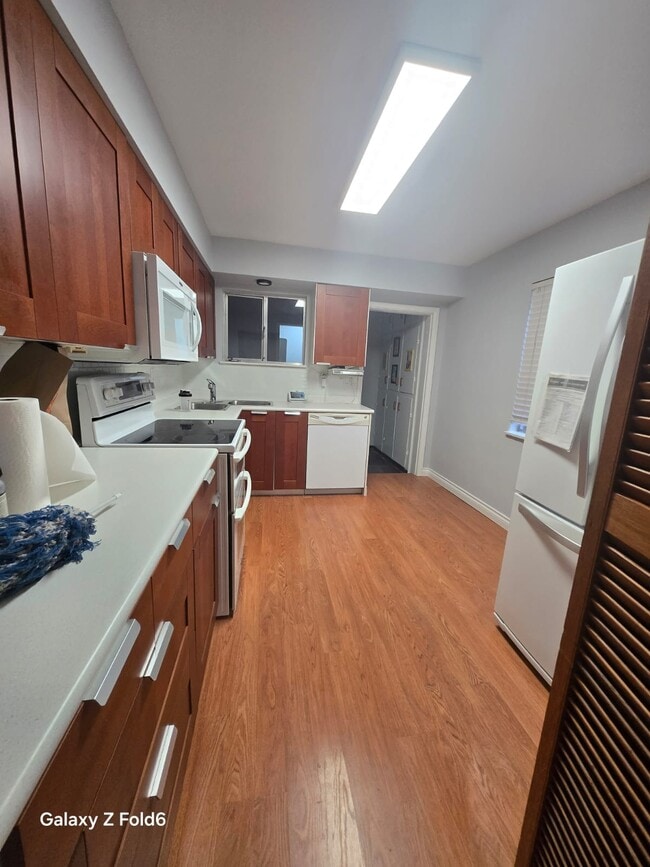 Photo - 10995-10964 64 Ave
