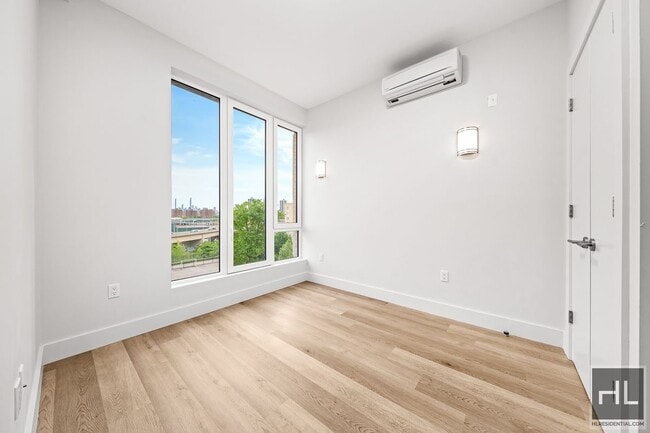 Photo - BRUCKNER BOULEVARD Unit 504