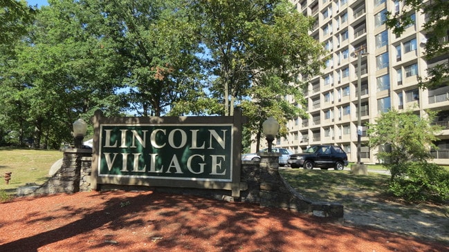 Lincoln Village - Lincoln Village Apartments