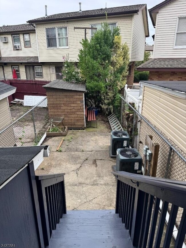 Photo - 968 Dehart Pl