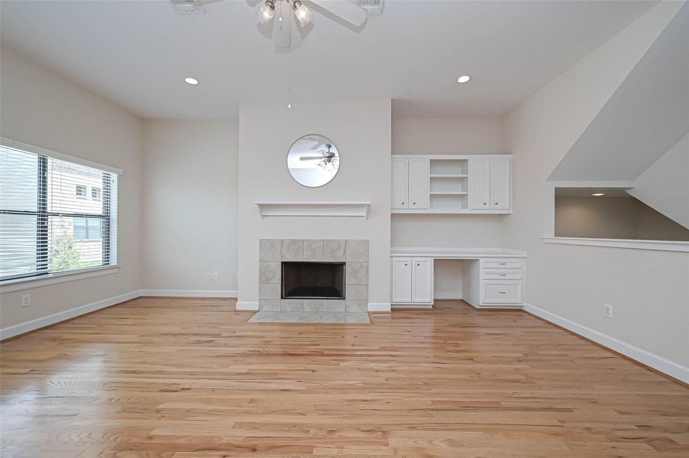 Photo - 650 Westcross St