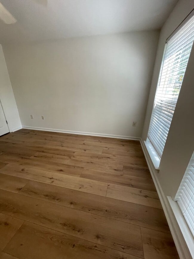 Photo - 16-1611 Summers Unidad 16-1611 - A