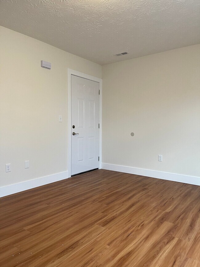 90 Courtyard Ln Townhome Townhome Rental in Amelia OH