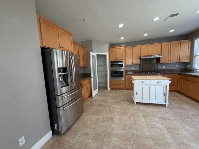 Photo - Luxurious 4 Bedroom 2.5 Bath Home.