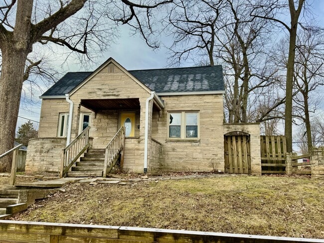 Building Photo - 1105 N Woodburn Ave Rental