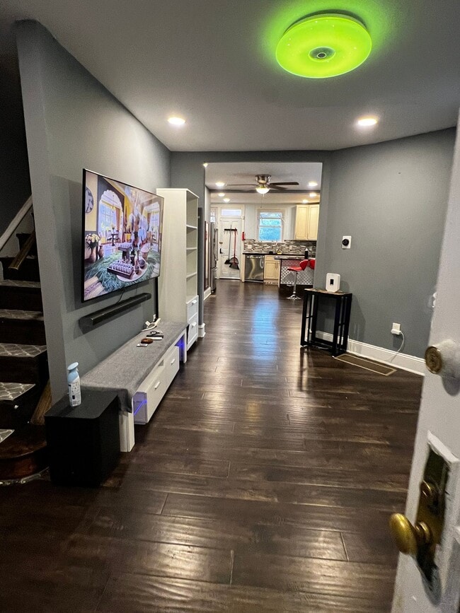 Photo - 634 N 67th St
