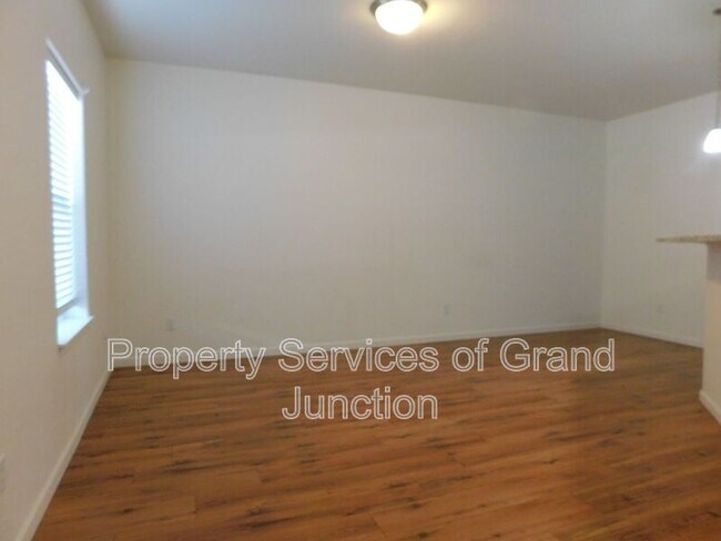 Photo - 621 Zenith Ln Unit E