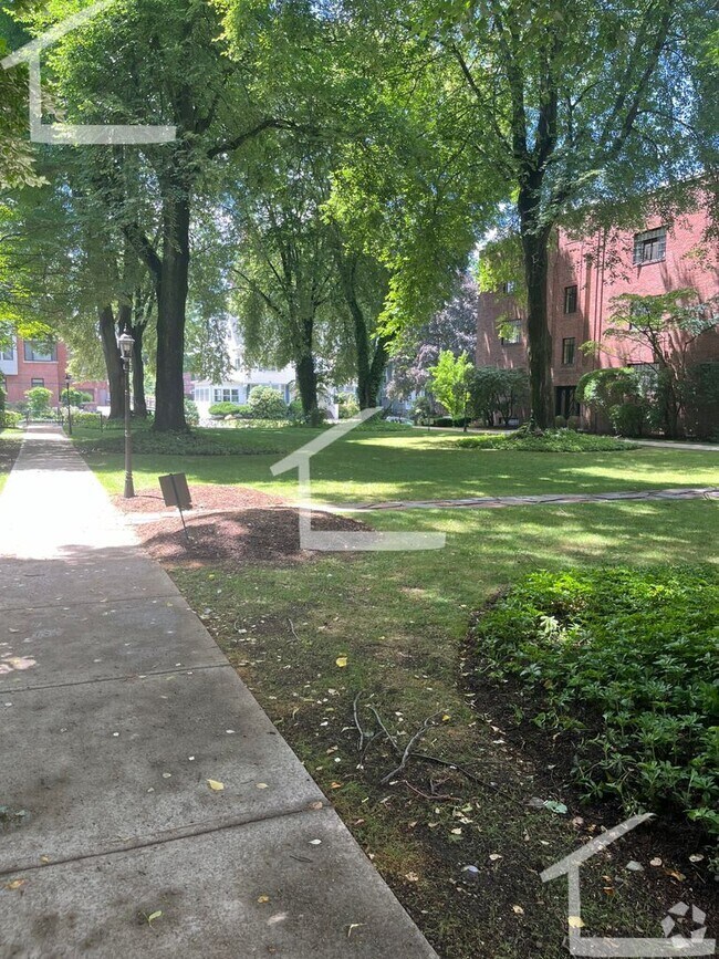 Building Photo - No Brokers Fee, Large 2 bed 2 Full Bathroo... Rental