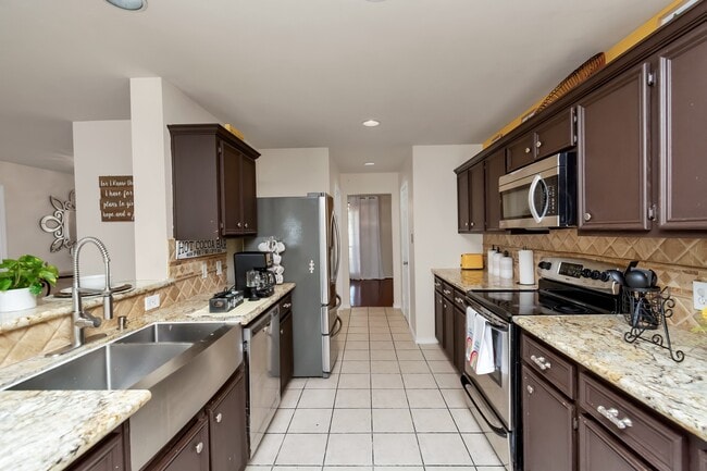 Photo - 7410 Lake Run Ln