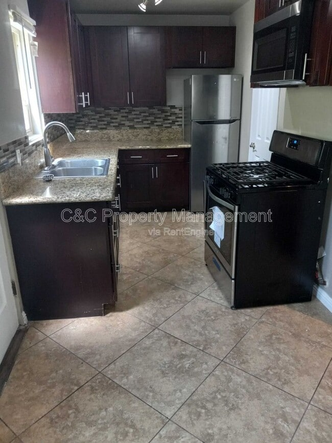 Building Photo - 116 Maple St Unit 14