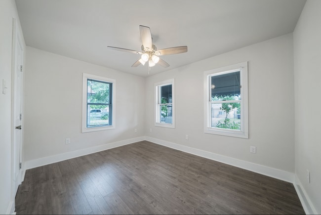 Photo - Beautiful newly remodeled 3 bd | 2 ba Available NOW! Located 10 min from Alamo Quarry!