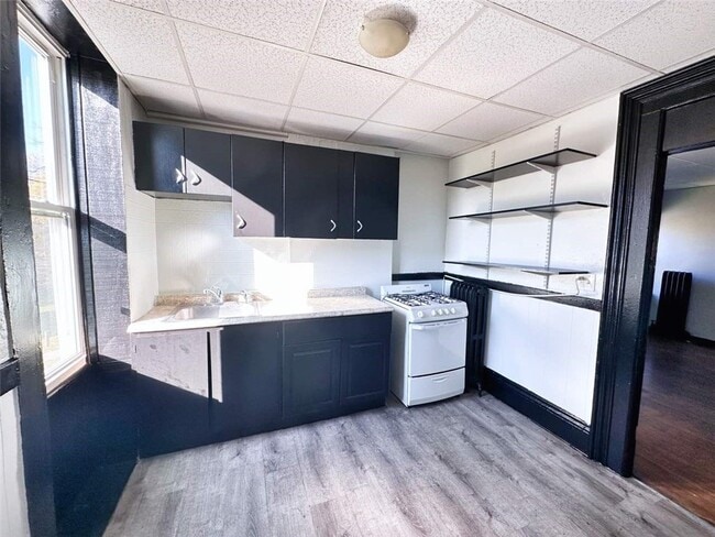 Photo - 111 Lyell Ave