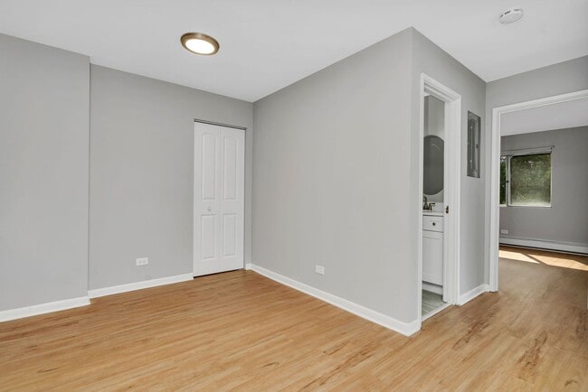 909-913 Plainfield Rd Apartments