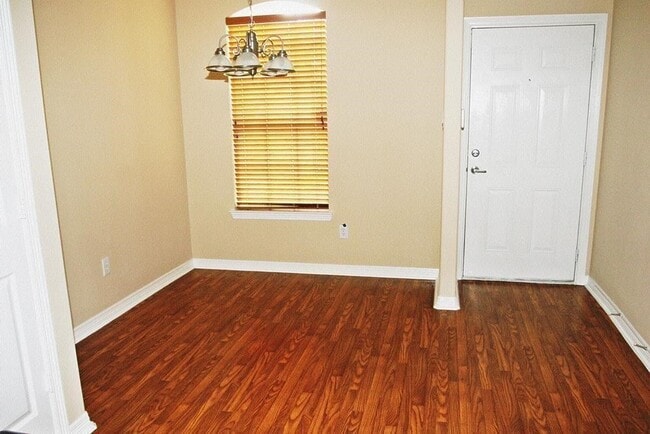 Photo - 906 Sterling Creek Cir