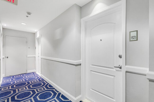 Building Photo - 801 S Olive Ave Unit 1523