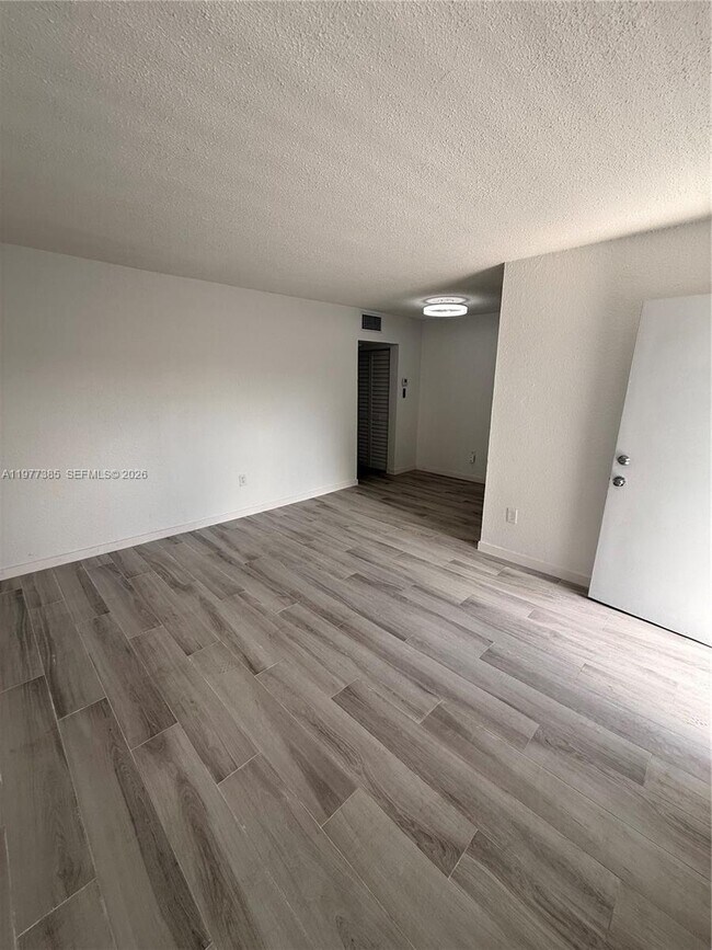 Photo - 1629 NW N River Dr Unit 404