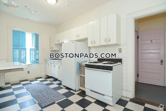 Building Photo - 923 Beacon St Unit 3 Rental