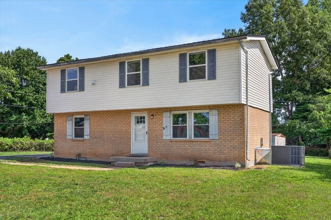 Photo - Pet Friendly Three Bedroom!
