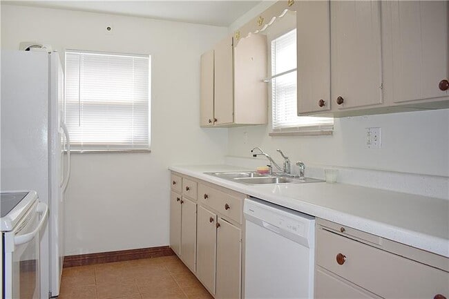 Photo - 100 Primrose Ave