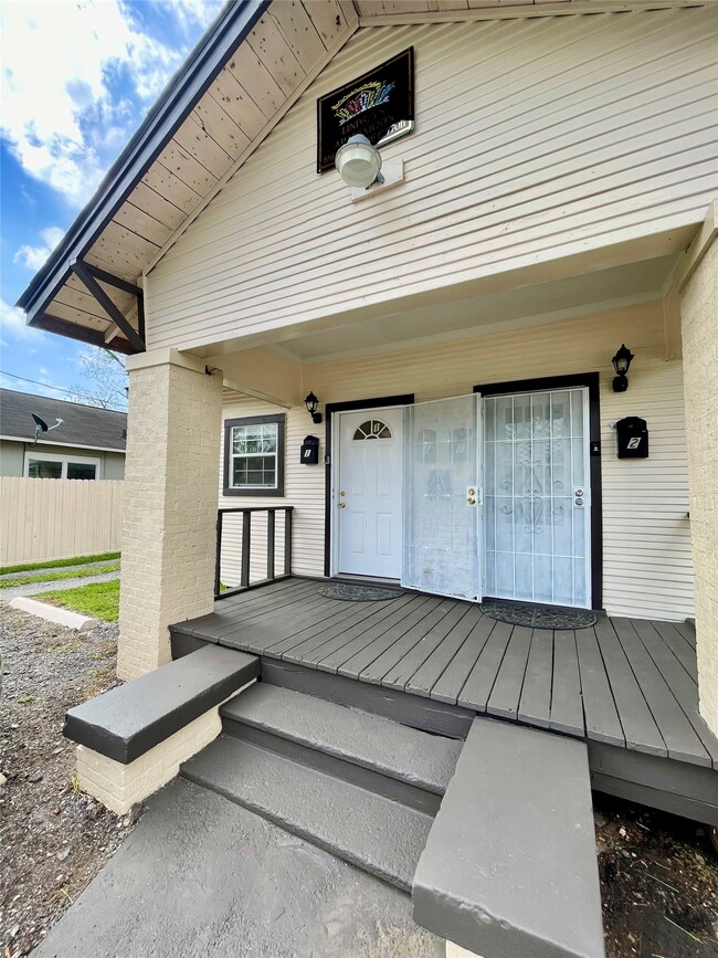 Photo - 6912 Avenue C