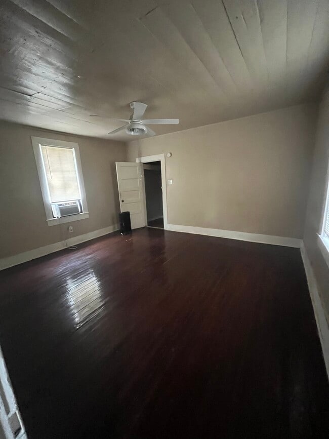 Photo - 307 E Lambert St