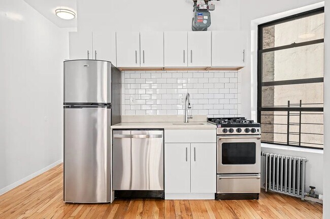 Photo - 235 W 12th St Unidad 14