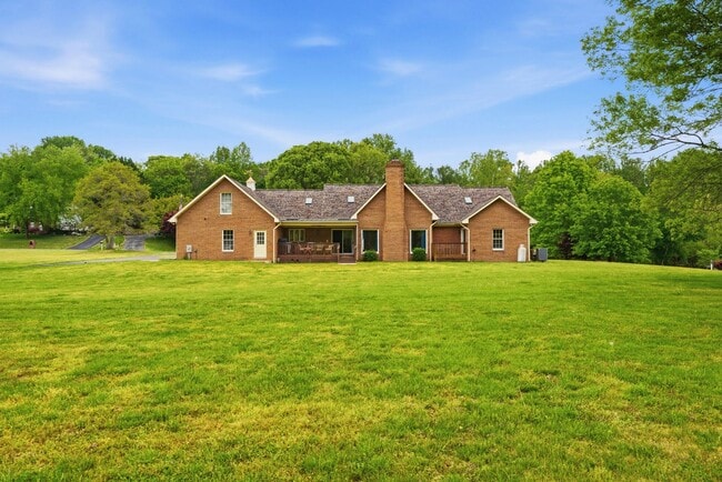 Photo - 1126 Somerset Ln
