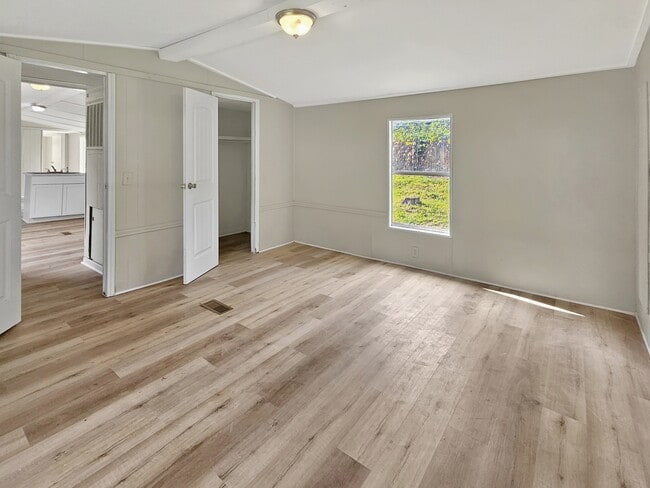 Photo - 412 McElhaney Rd