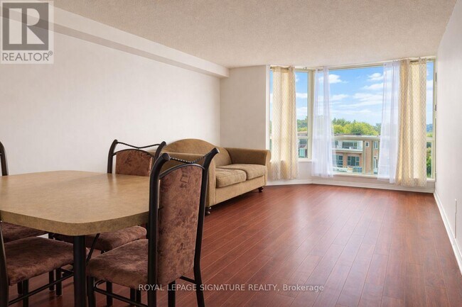 Photo - 309 Major Mackenzie Dr E Unité 501