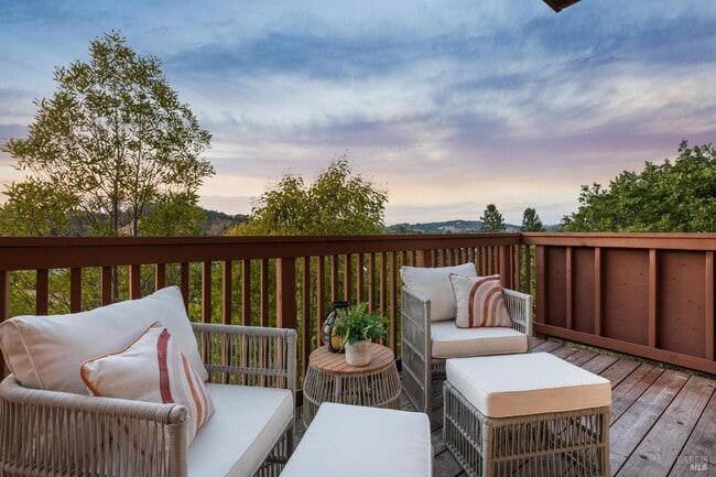 Photo - 844 Arlene Way