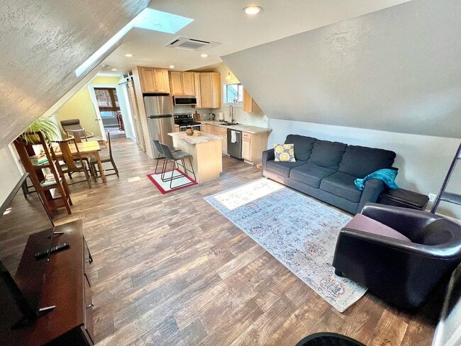 Photo - 60950 Amethyst St