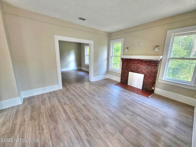 Photo - 213 W 24th St