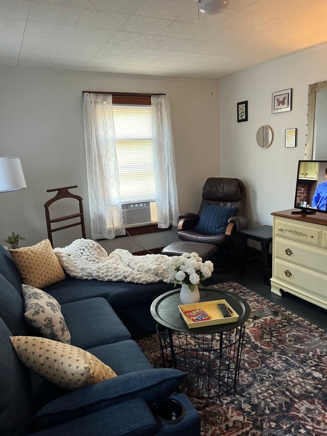 Building Photo - 52 West St Unit Second Floor