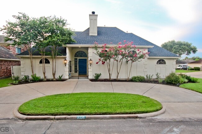 Building Photo - 3235 Country Club Blvd Rental