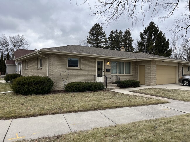 Exterior - 1506 N 25th St Townhome