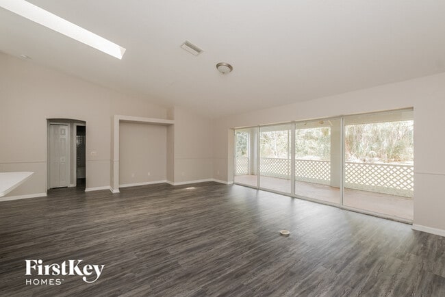 Photo - 2920 Tusket Ave