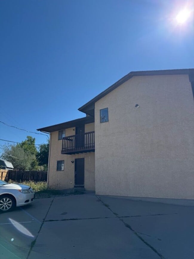 Building Photo - 2217 Aztec Dr Unit C
