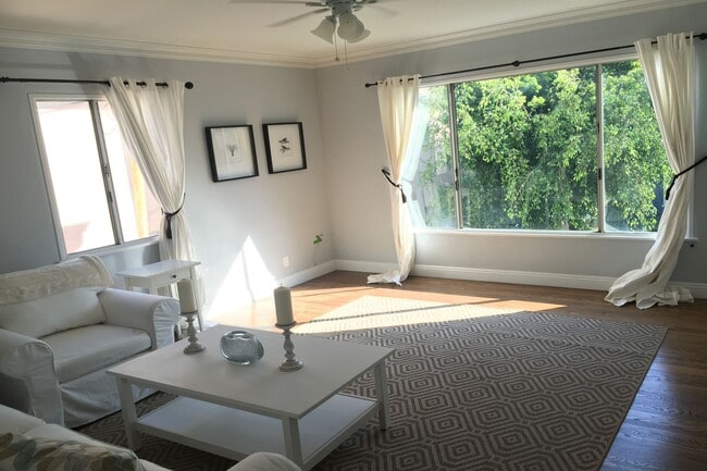Photo - 917 7th St Apartment